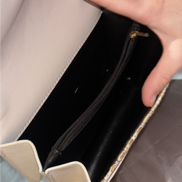 Elegant Cream and Gold Women's Bag - Picture 3 of 5